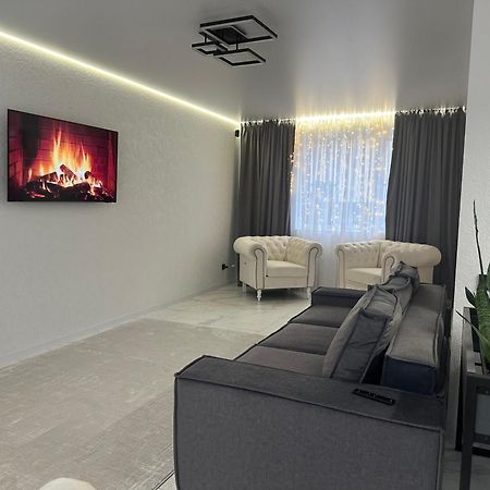 Апартаменти З Власним Двором Rivne Exterior photo